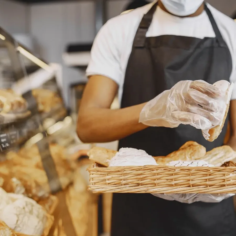Khay bánh mì mới ra lò